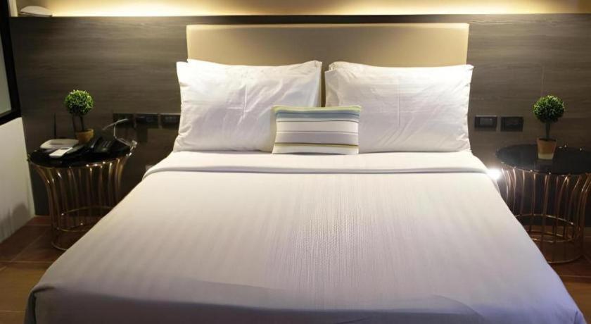 Home Crest Hotel Davao City Esterno foto