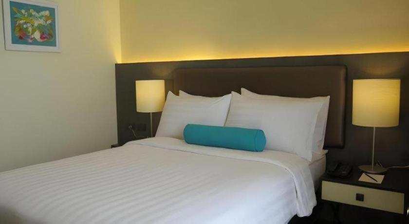 Home Crest Hotel Davao City Esterno foto